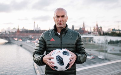 DB电竞-加维训练中与小孩互动暖心